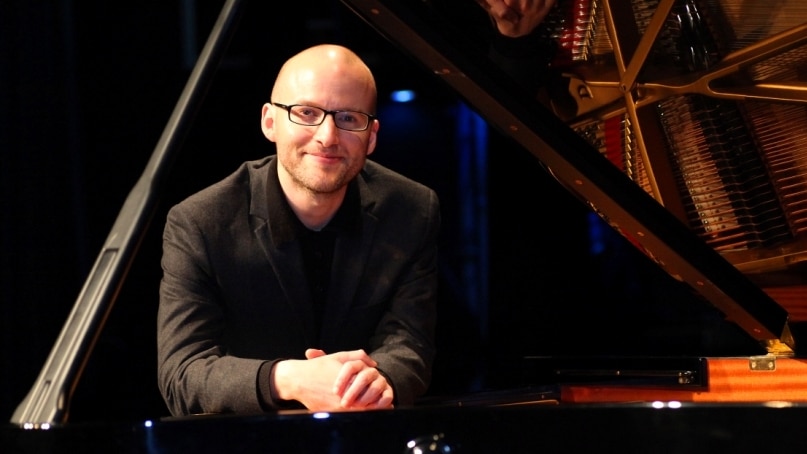 Australian National Piano Award winner for 2012, Daniel de Borah