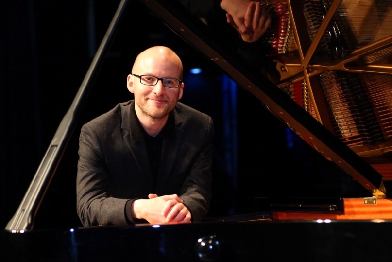 Australian National Piano Award winner for 2012, Daniel de Borah