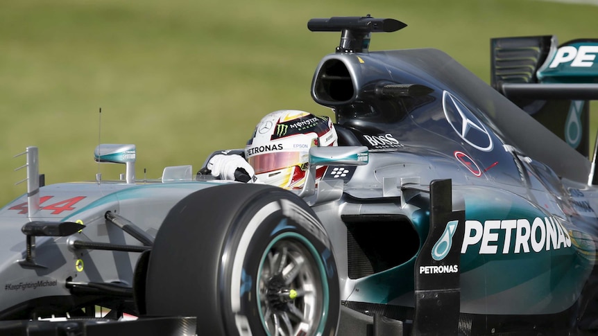 Lewis Hamilton leads the Japanese Grand Prix
