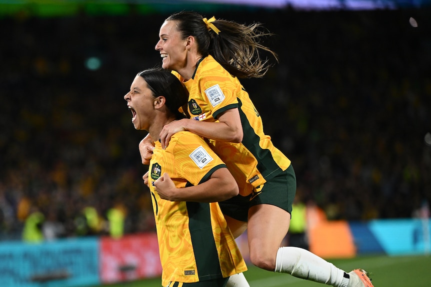 Sam kerr and Haley Raso celebrate