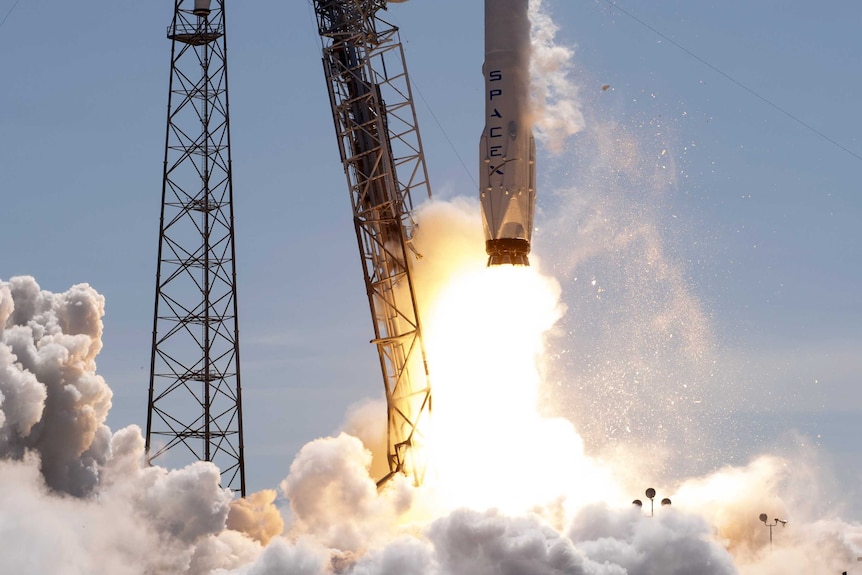 spacex rocket blastoff