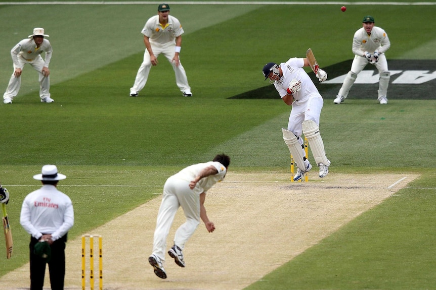 Mitchell Johnson dismisses Tim Bresnan during day two of the Boxing Day Test.