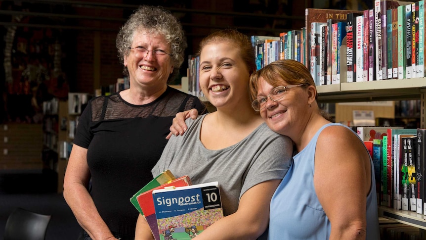 Lee Jacoby (centre) with her tutor Ann Goleby (L) and her mum Karen Jacoby