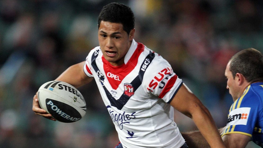 Roger Tuivasa-Sheck has re-signed with the Roosters until 2016.