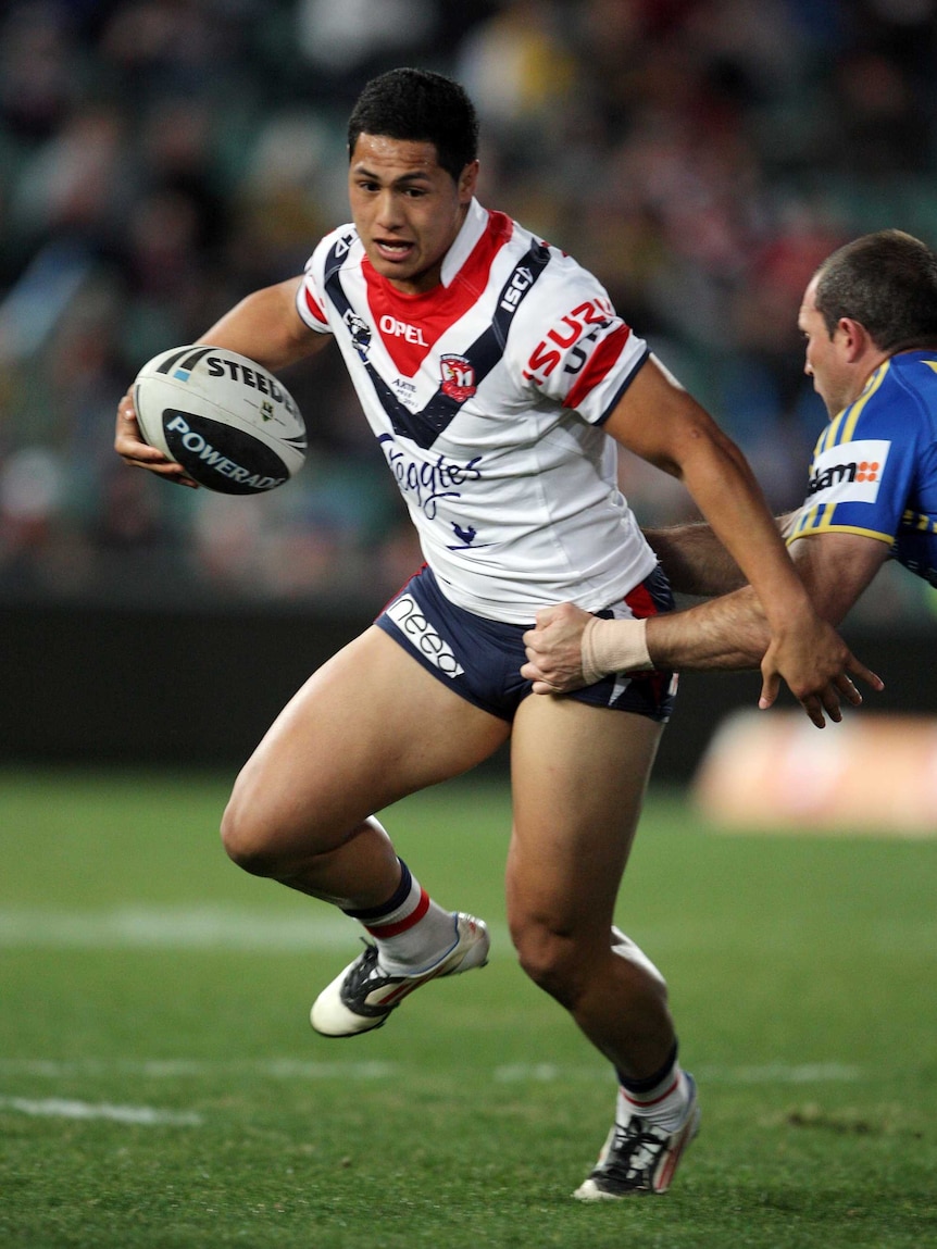 Roger Tuivasa-Sheck has re-signed with the Roosters until 2016.