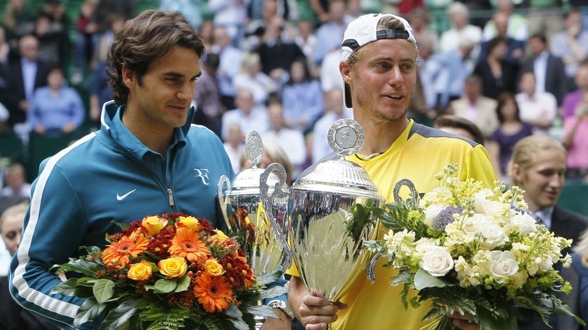 LLeyton Hewitt shocked Federer to win the Halle Open final 3-6 7-6 6-4.