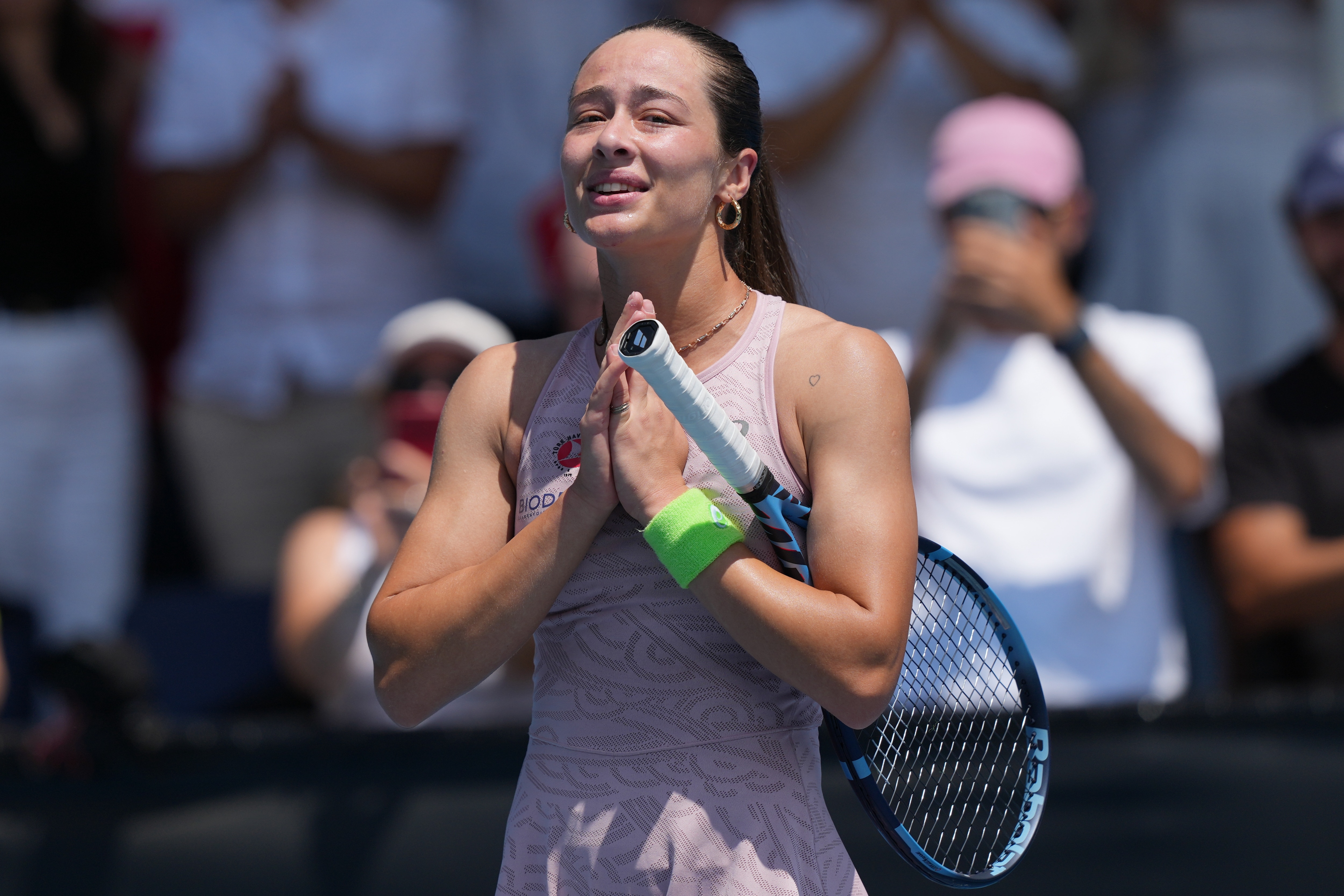 Zeynep Sonmez celebra una victoria en el Abierto de Australia.