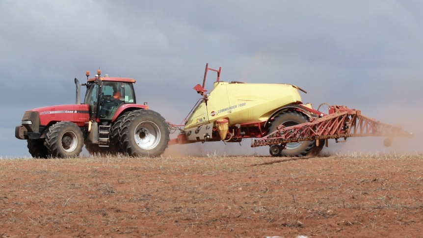 Mallee farmer sprays paddocks before seeding 2014