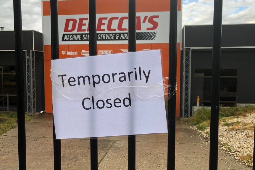 A sign on the fence outside a Bendigo business.