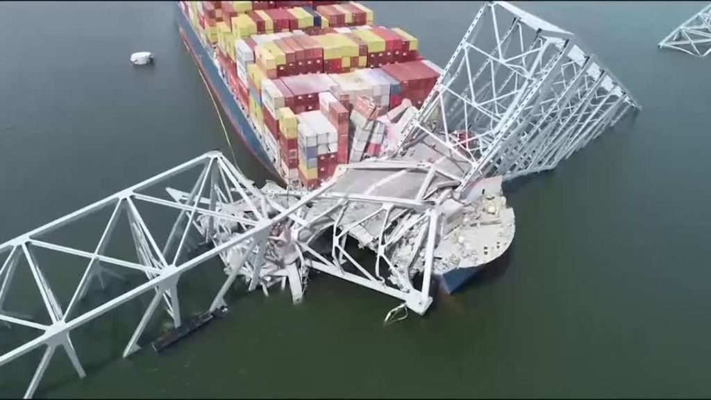 Divers recover two bodies from river after Baltimore bridge