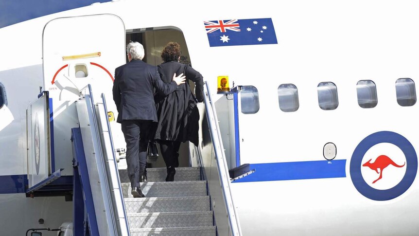 Prime Minister Kevin Rudd and his wife Therese board a plane