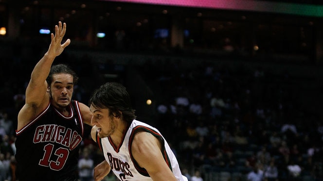 Bogut goes at it with Noah