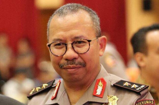 An Indonesian man in a police general uniform wearing glasses.