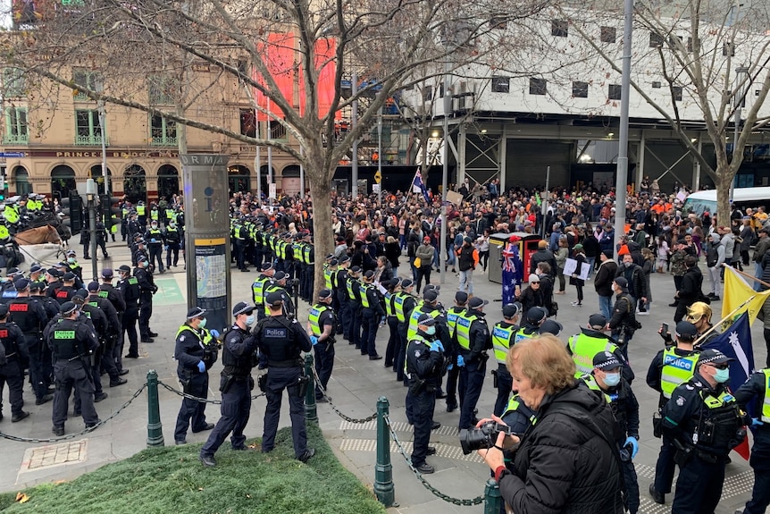 A heavy police presence blockaded a Melbourne CBD street as anti-lockdown protesters gathered.