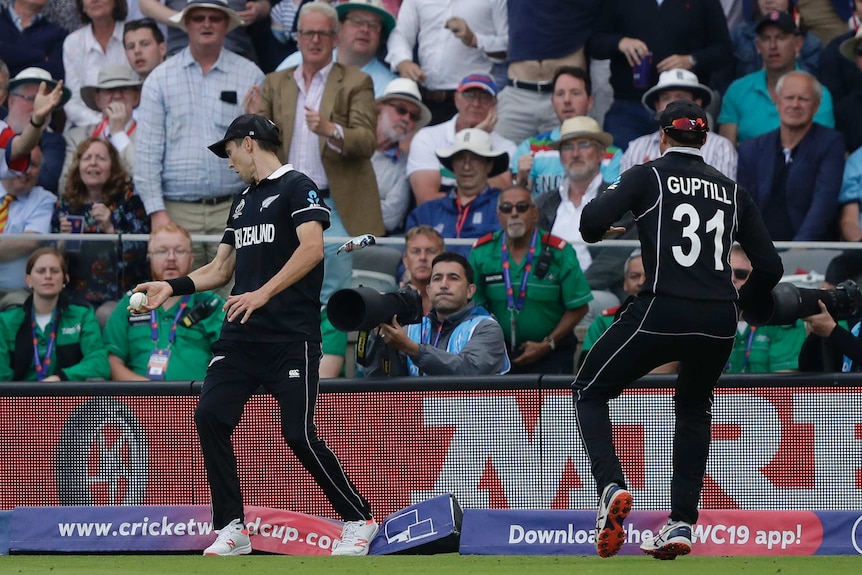 Trent Boult steps on the rope while taking a catch