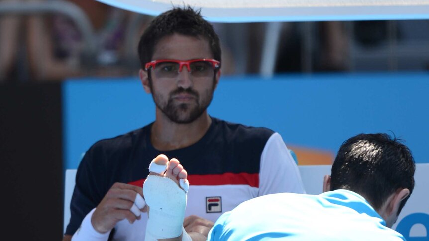 Tipsarevic receives medical attention