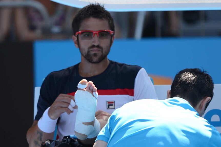 Tipsarevic receives medical attention
