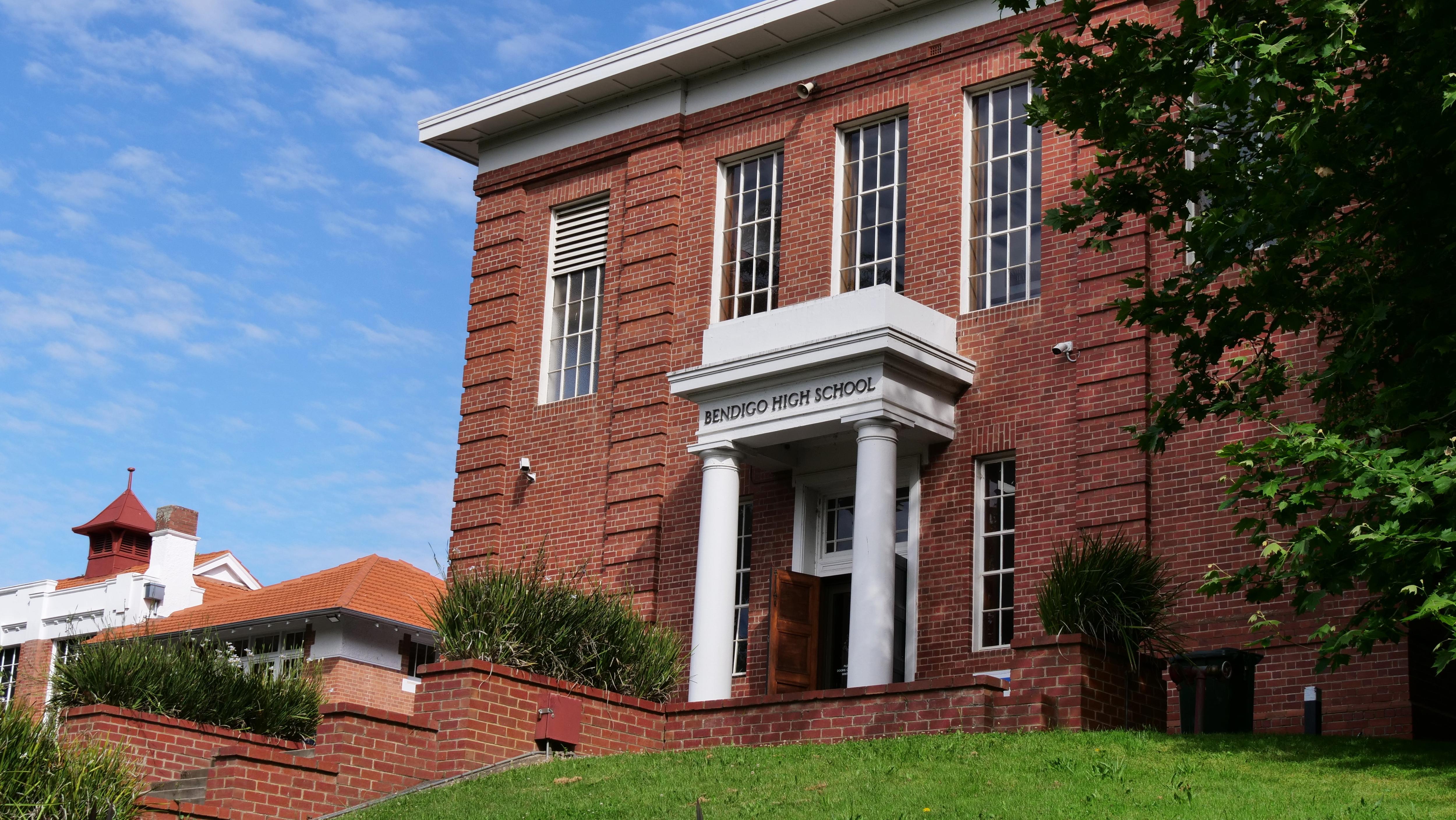 A brick building with a sign reading Bendigo High School.