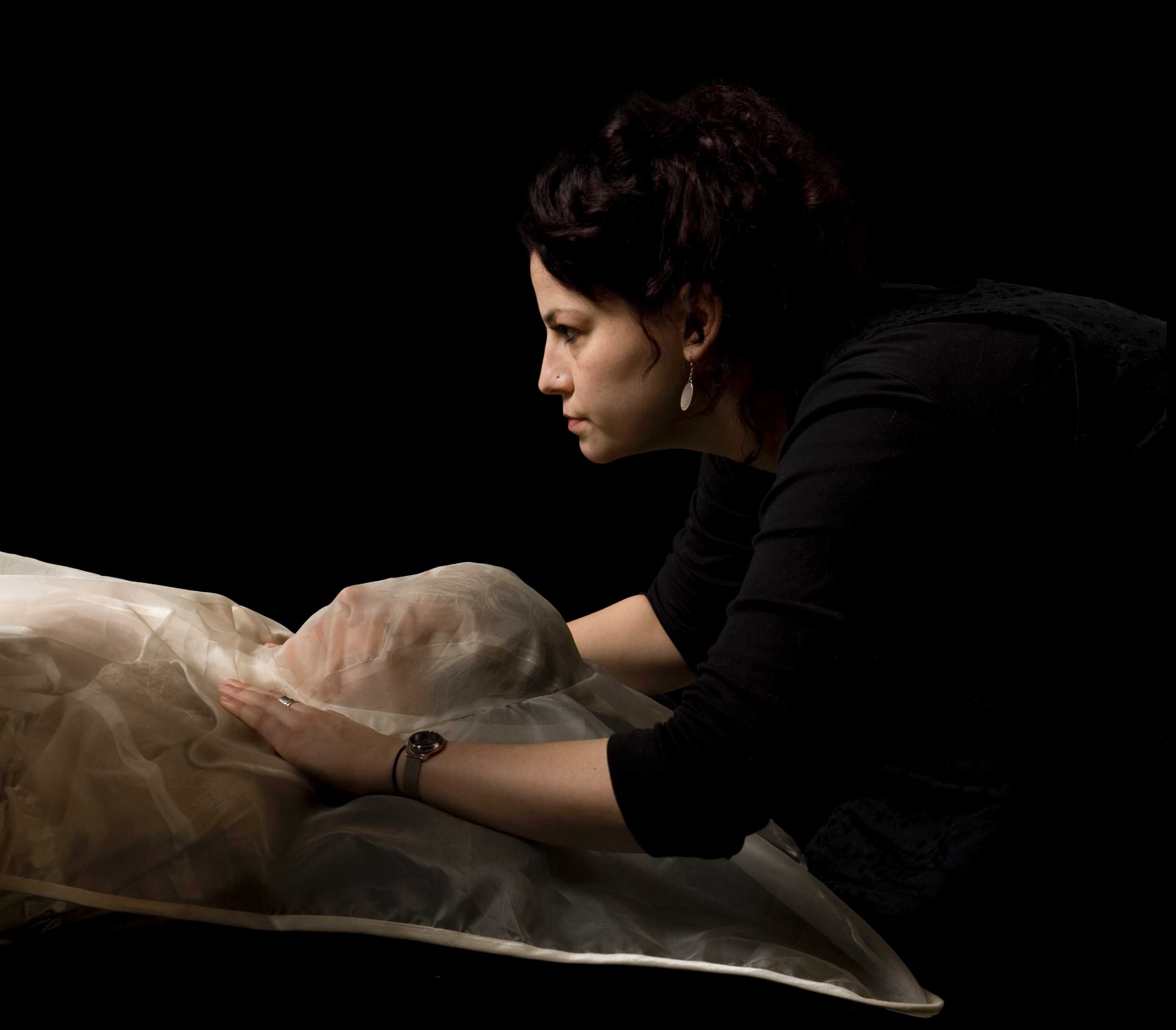 あ な た は ど う 死 に ま す か.入 棺 体 験 に 電 子 墓 地-２ 兆 円 市 場 に 続-参