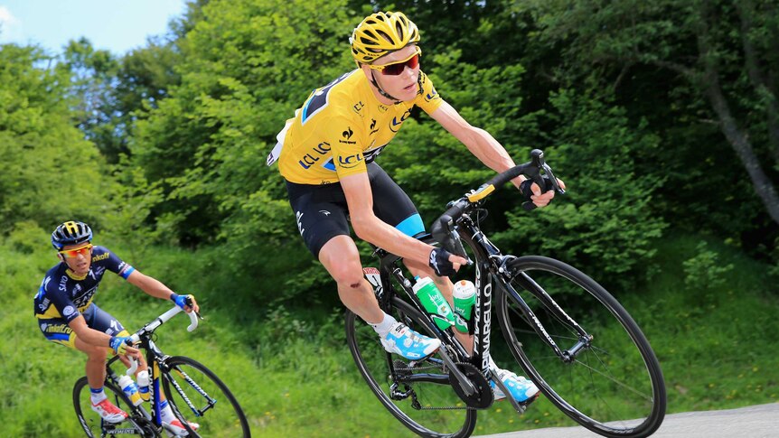 Froome holds on to yellow jersey