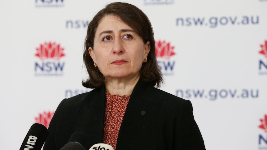  NSW Health stops reporting daily isolation status of new COVID cases, state records 882 infections