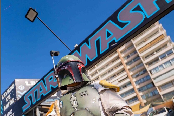 Man dressed in Boba Fett stands in front of sign saying Star Wash 