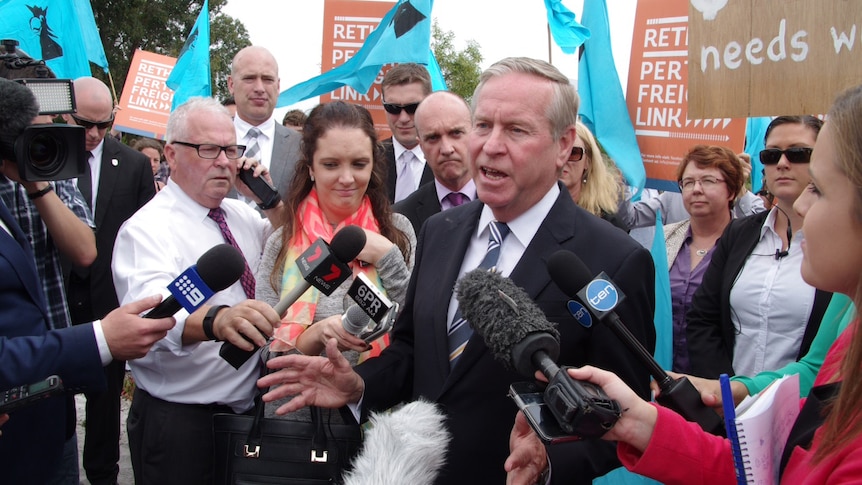 Premier Colin Barnett heckled by Roe 8 protesters