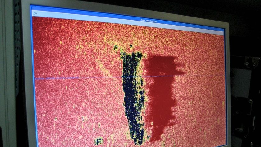 A sonar image shows a magnification of the main hull of the HMAS Sydney