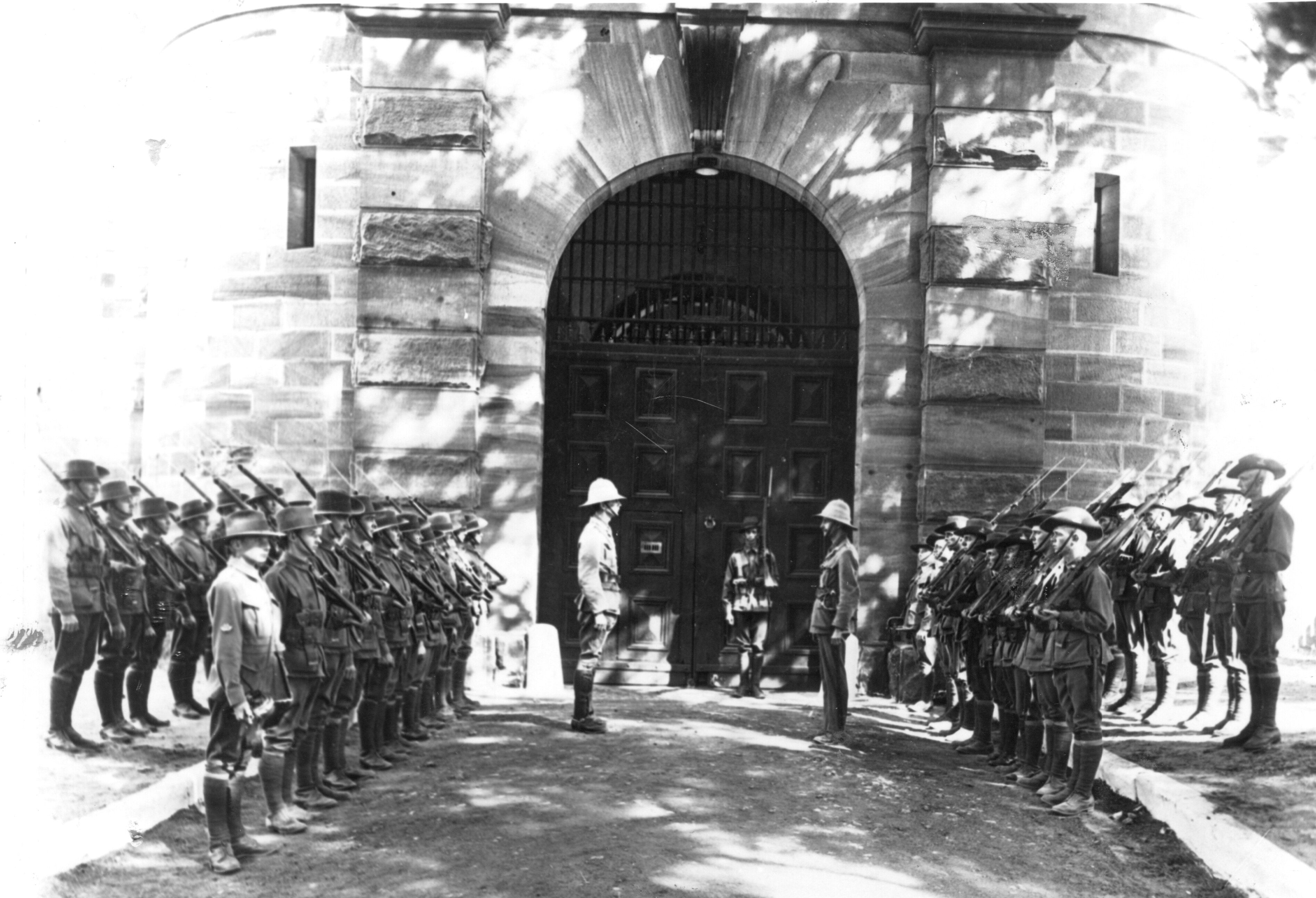 Black and white photo of world war one soldiers