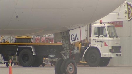 Qantas passengers told of landing wheel trouble