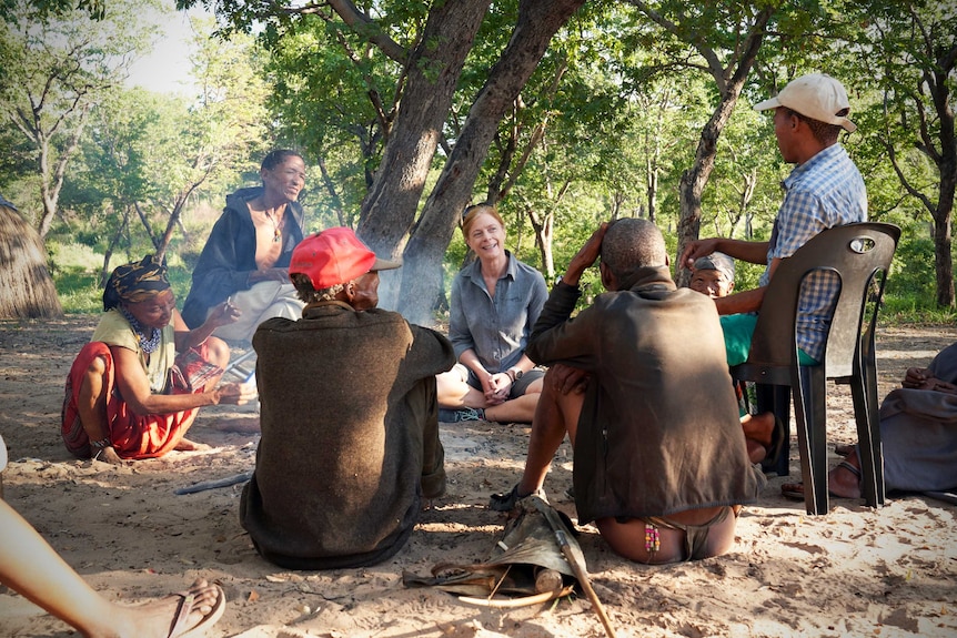 Professor Vanessa Hayes with an extended Jul’hoansi family