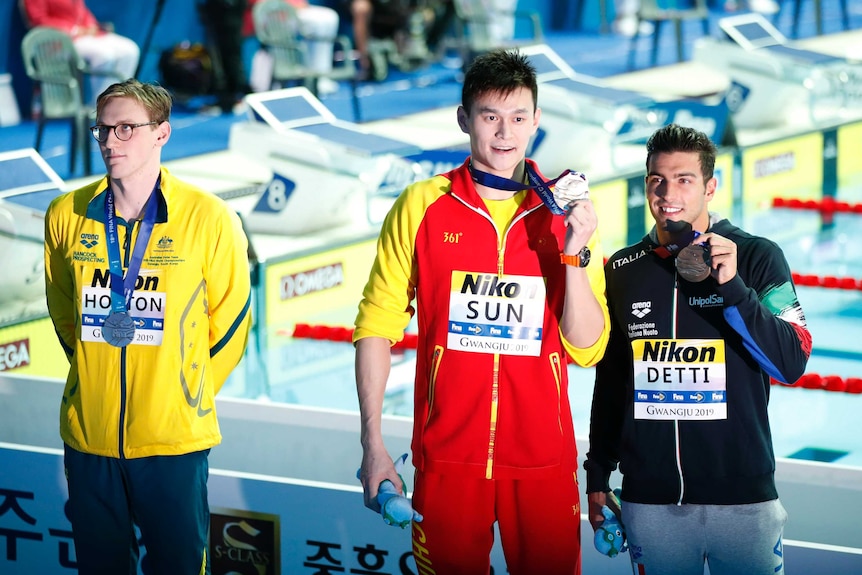 霍顿在2019年韩国世界游泳锦标赛上获得400米自由泳银牌后，拒绝登上领奖台与获得金牌的孙杨同台，成为世界各大新闻媒体争相报道的头条新闻。