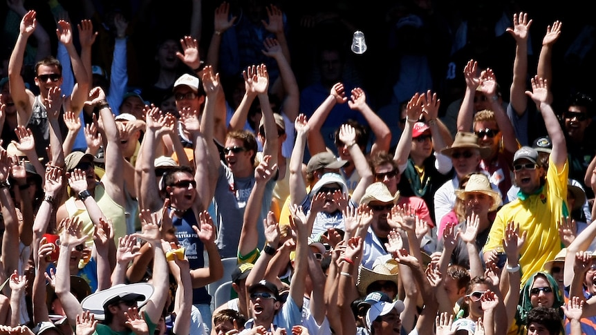 Crowd does the Mexican Wave Quinn Rooney/Getty Images)