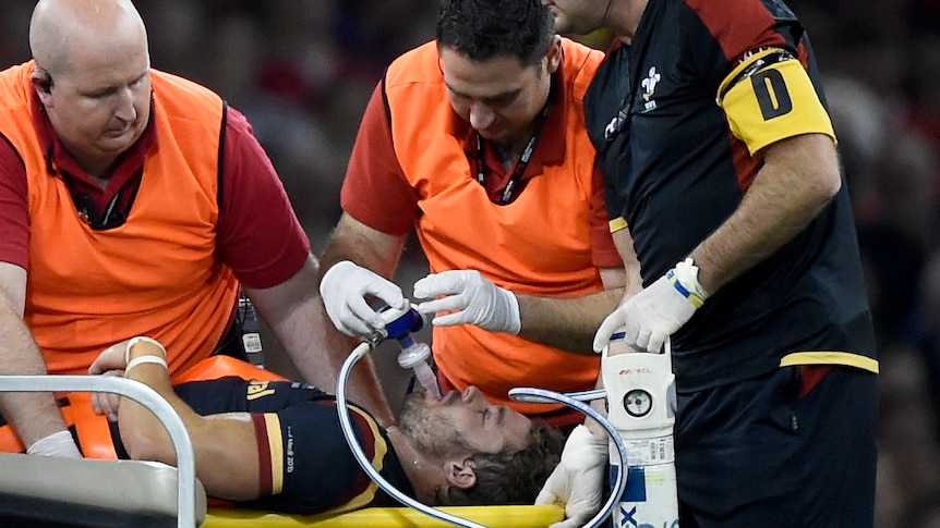 Leigh Halpenny given oxygen after knee injury