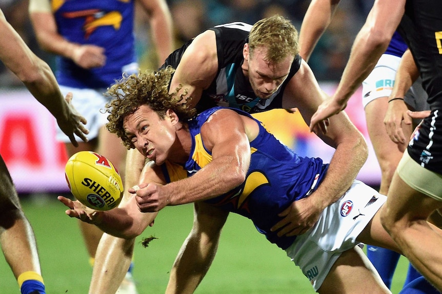 Matt Priddis passes under pressure