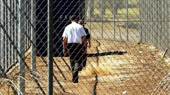 Guard at Villawood Detention Centre (AAP: Mick Tsikas)