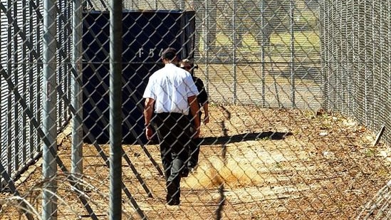 The Human Rights and Equal Opportunity Commission says the Villawood Dentention Centre should be demolished. (File photo)