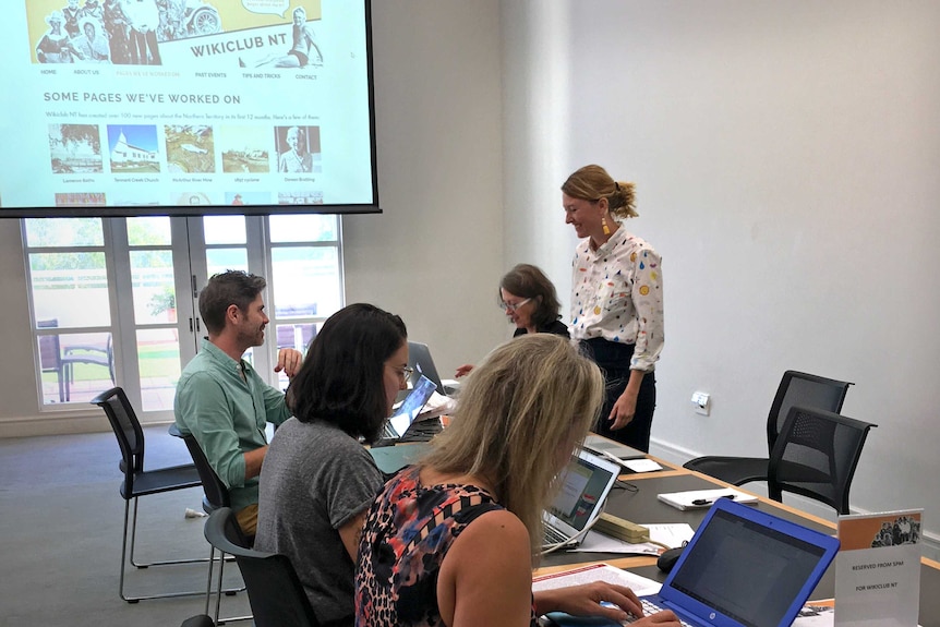 Caddie Brain working with writers at a Wiki Club night at the NT Library