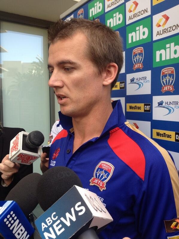 Striker Joel Griffiths has signed a new one year contract with Newcastle Jets for the 2014/15 season.