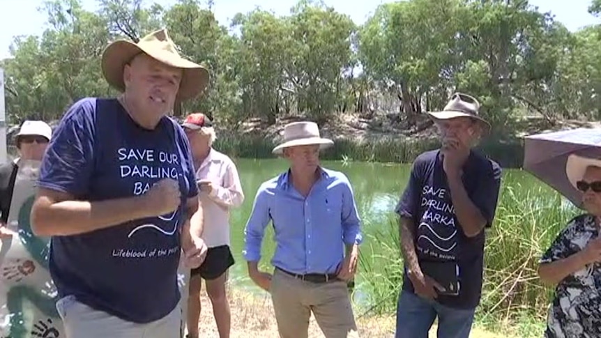 NSW Water Minister confronted by angry Menindee locals