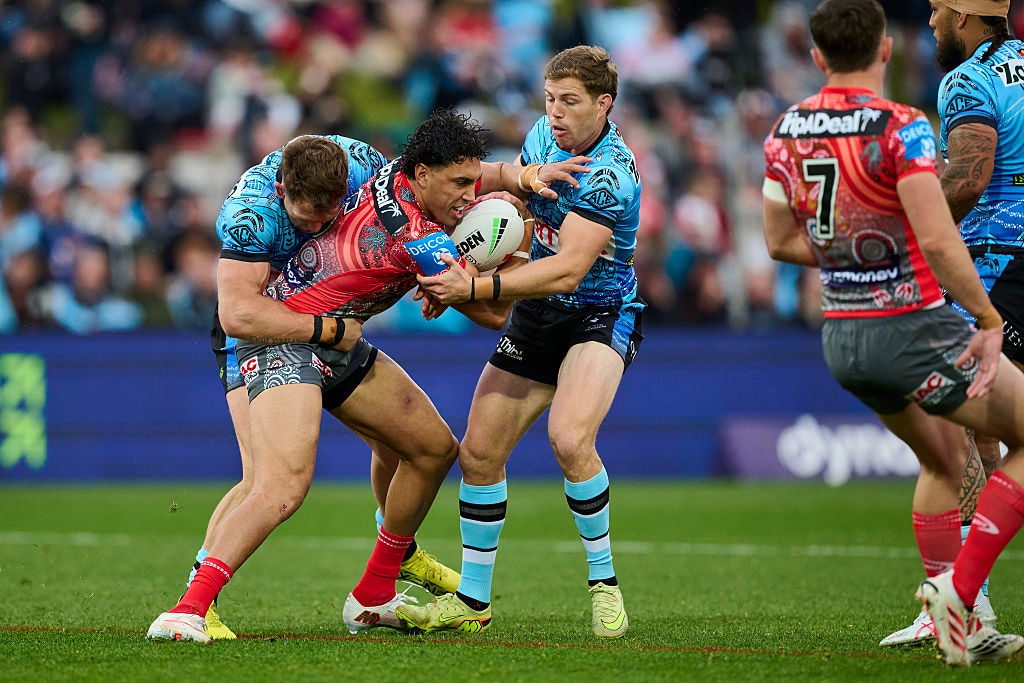 Live: Dragons lead derby as Sharks see key forward sin binned