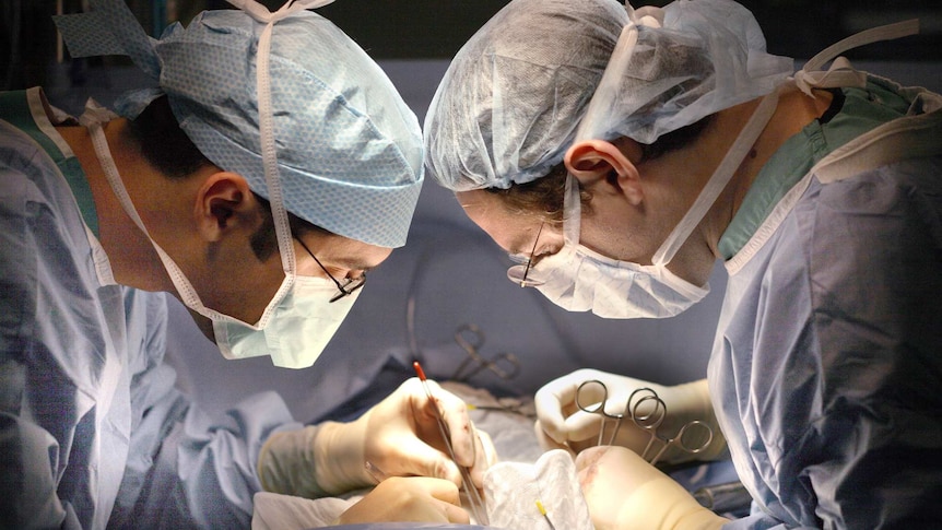 Surgeons from John Hopkins University