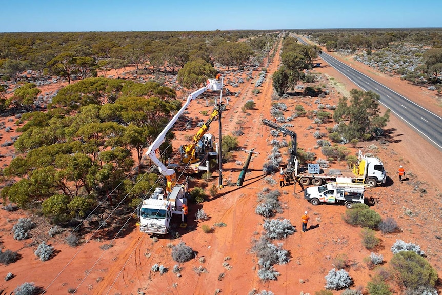 Western Power crew maintaining lines