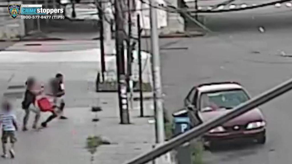 Moment New York Mum Saves Five Year Old Son From Kidnappers Car Caught On Camera Abc News