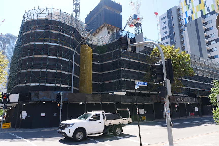 La parte inferior de una torre en construcción. 