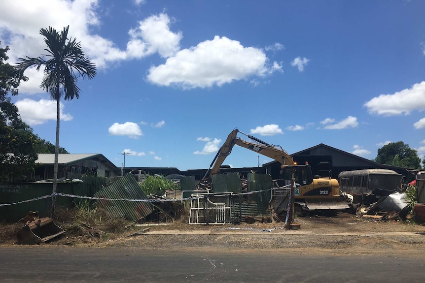 Queensland police excavate a property at Mundoo, south of Innisfail, over the disappearance of Innisfail woman Leeann Lapham.