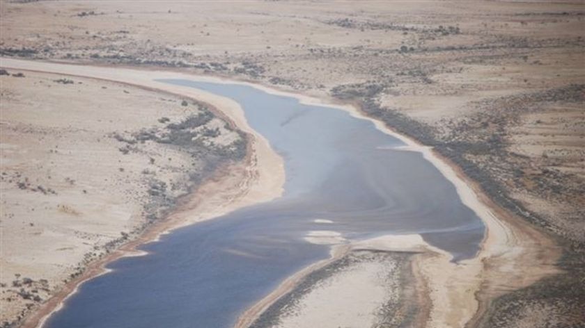Floodwaters head for Lake Eyre
