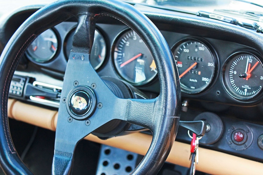 The dashboard of the 1970 911.