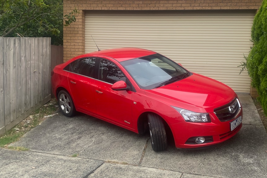Photo of Holden Cruze which has had its Victorian numberplate copied in late 2022