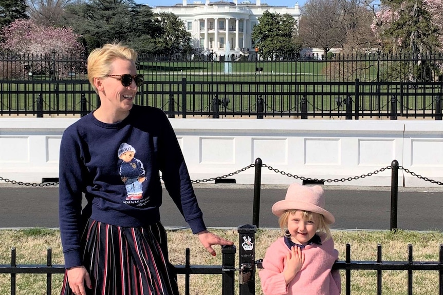 Anna Araszkiewicz with her daughter near the White House, while visiting the United States.